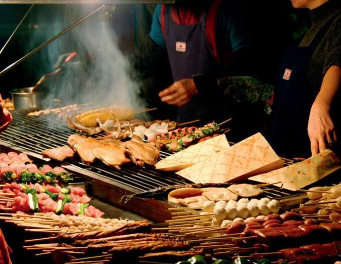 燒烤是夏天最受歡 迎的美食 燒烤是夏天最受歡 迎的美食